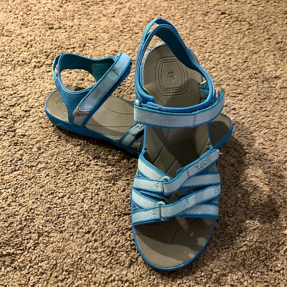 🐠Y2K Teva Tierra sandals🐠